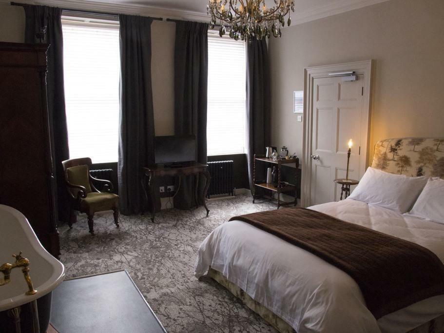 East Walls Hotel Chichester Room photo
